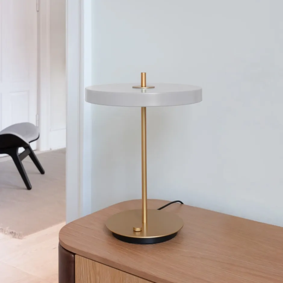 Umage Asteria bordlampe med USB, lysegrå