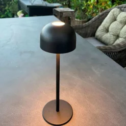 Veli Line Shine genopladelig bordlampe, sort